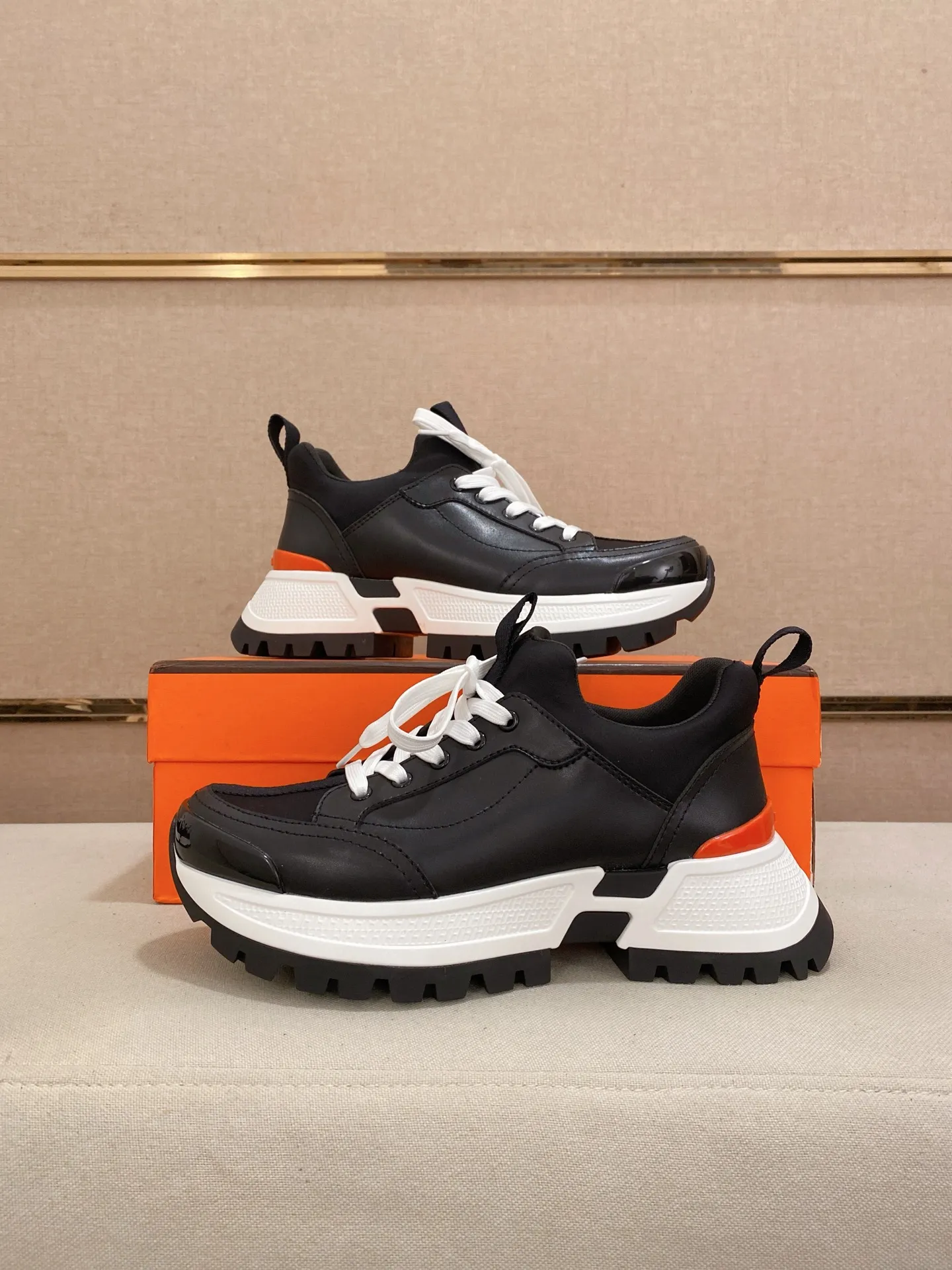 Men's clothing and shoes💰: 600💰《HERMES》【Classic original order·Version】Hermès; top 🔝purchasing agent🔍🔍men's latest 🇺🇸 counter sales simultaneously, imported from Italy original ▲▲cowhide ▲▲ (high-end, nobility, class) ) Exquisite workmanship (Italian 🇮🇹 imported water-dyed 🐂 cowhide lining) sole: original sole provided by the original factory, ⚠️exclusive double-layer activity·TPR·rubber·combined molded outsole; super comfortable·wear-resistant·non-slip·environmental protection The real thing is more beautiful if you take the real thing (high quality, follow the order). You can enter and exit the counter at will * Number of yards: 38-44 (can be customized 45-46, non-returnable)